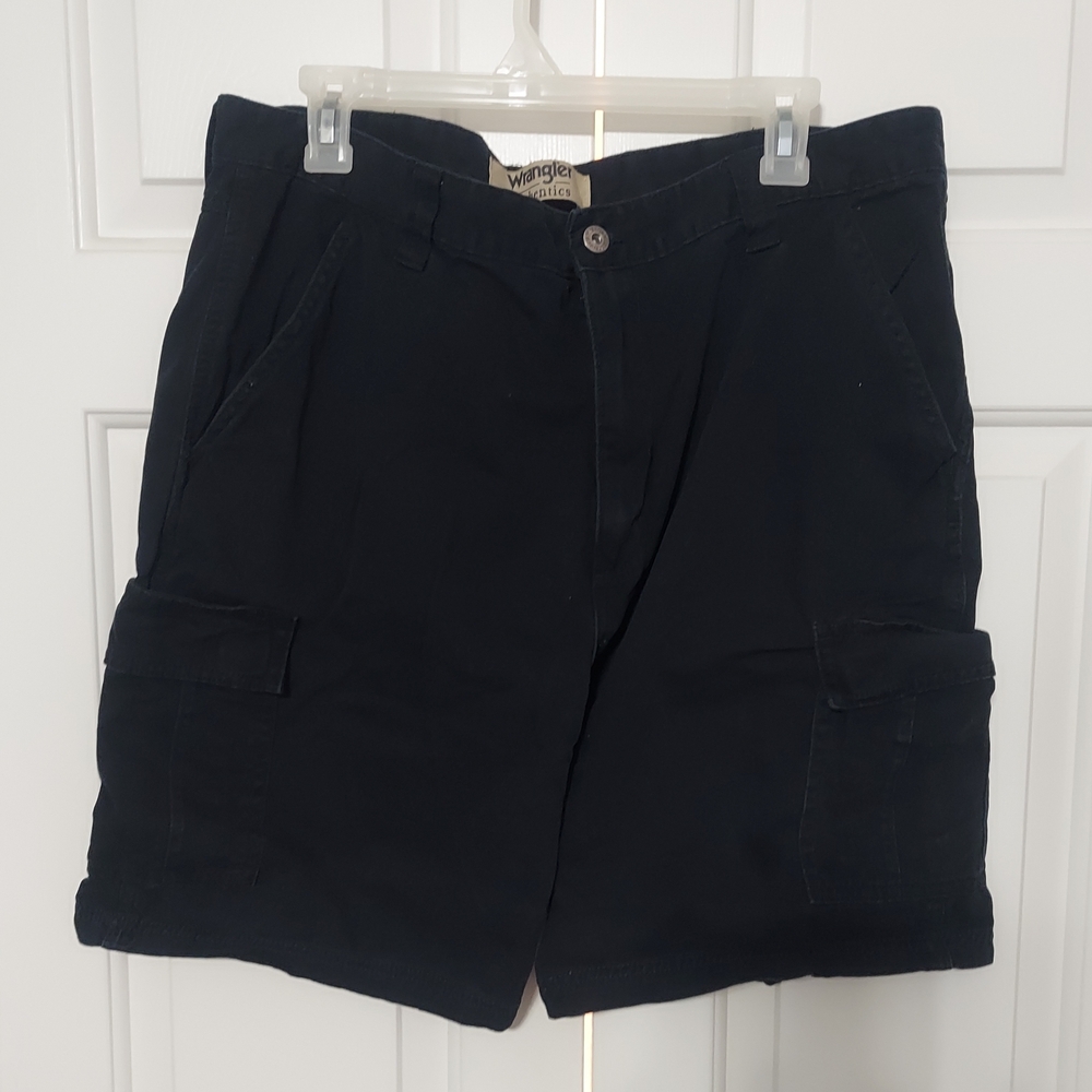 Wrangler Authentics Men's Classic Cargo Shorts - Black - Size 38 - Used VGC - Picture 2 of 5